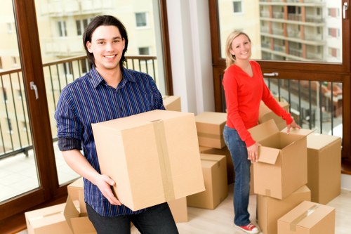Efficient packing of office equipment by Manwithvan